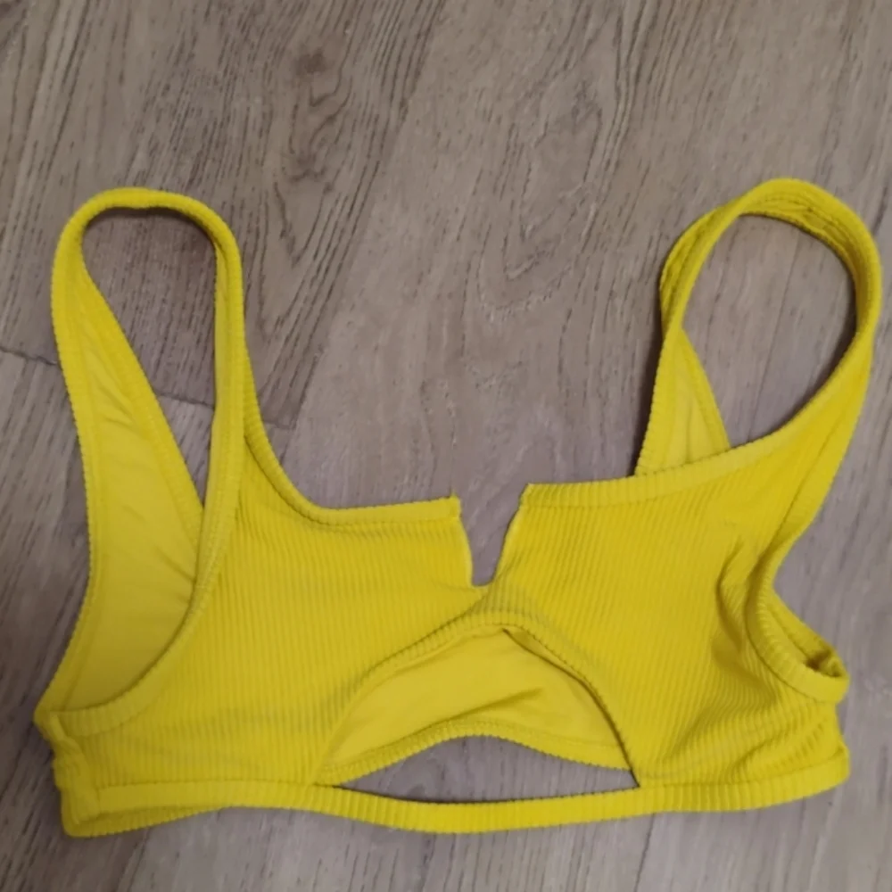 Frankie's Bikinis Women Yellow Ribbed Notched Neckline Cutout Bikini Top Sz M